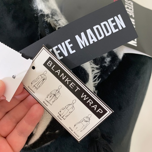 NWT Steve Madden blanket scarf - Picture 5 of 7